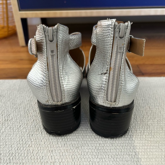 Deena & Ozzy Cut-Out Buckle Silver Boot (Urban Outfitters) - Picture 4 of 6